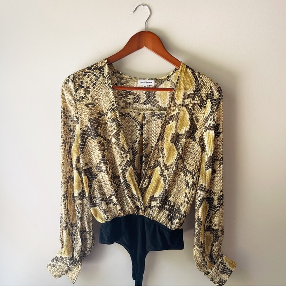 Superdown Revolve Aliza Snakeskin Pattern Bodysuit Sheer Long Sleeve XS - Picture 4 of 6